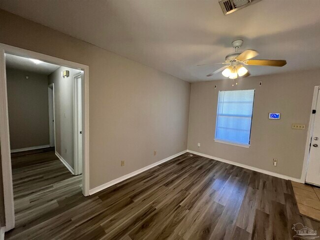 Building Photo - 842 Amberway Dr