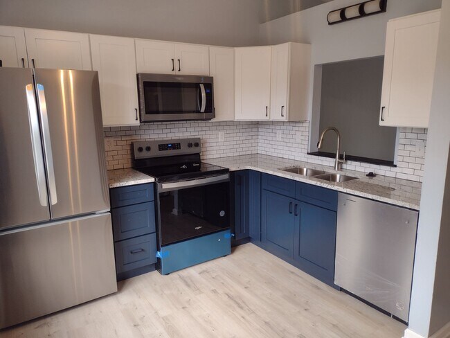 Building Photo - 4550 Bimini Dr