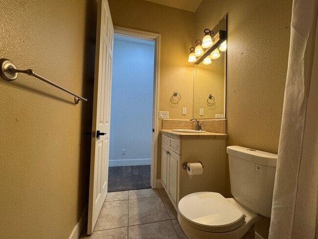 Building Photo - Welcome to the Quail Lake Gated Community!!!