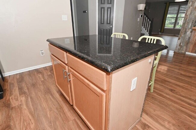 Building Photo - Spacious 4-Bedroom Haven with 2.5 Baths and Nearly 3,000 Sq Ft of Comfort in Indianapolis!