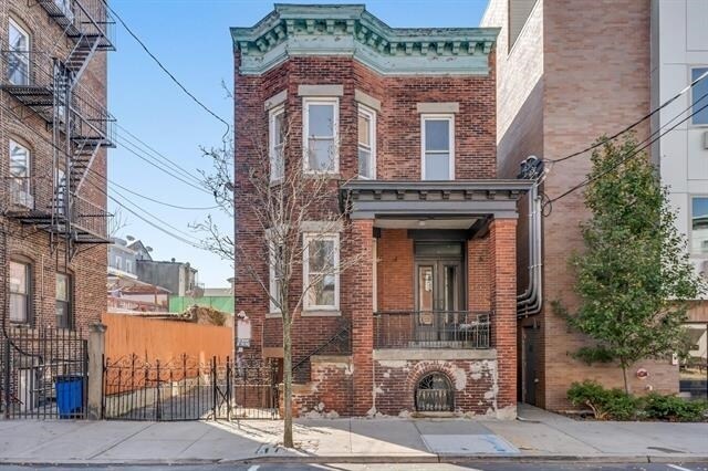 Building Photo - 409 6th St