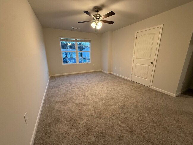 Building Photo - 3 Bedroom, 2.5 Bathroom- Townhouse in Armuchee!!