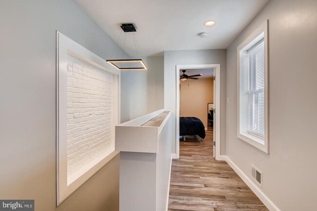 Building Photo - 513 S Regester St