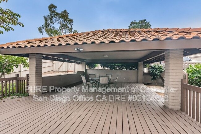 Building Photo - 615 Vine St