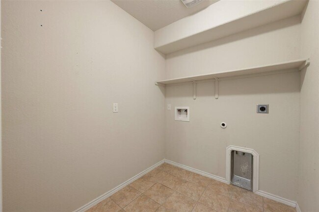Building Photo - 208 Plata Ln