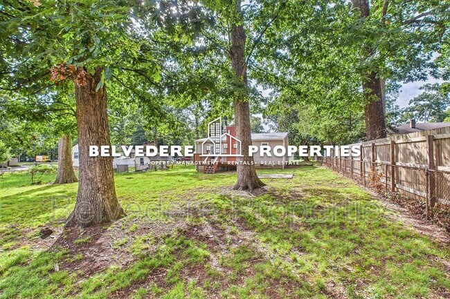 Building Photo - 2913 Wildwood Dr