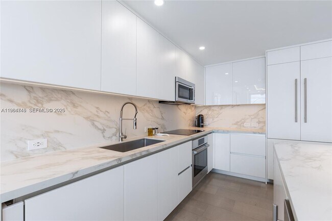 Building Photo - 88 SW 7th St