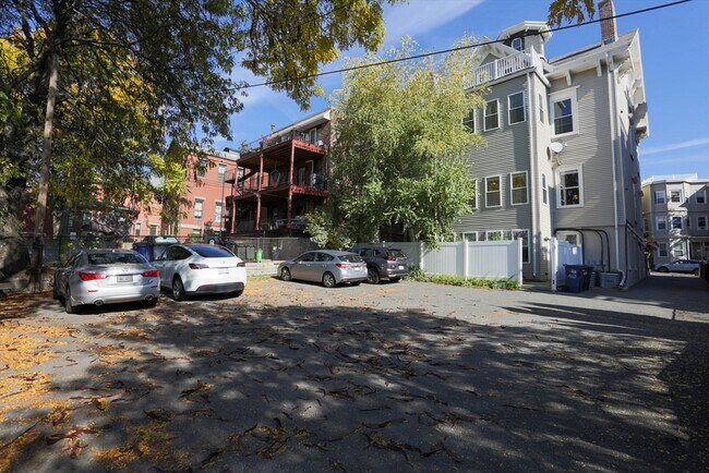 Building Photo - 402 Meridian St