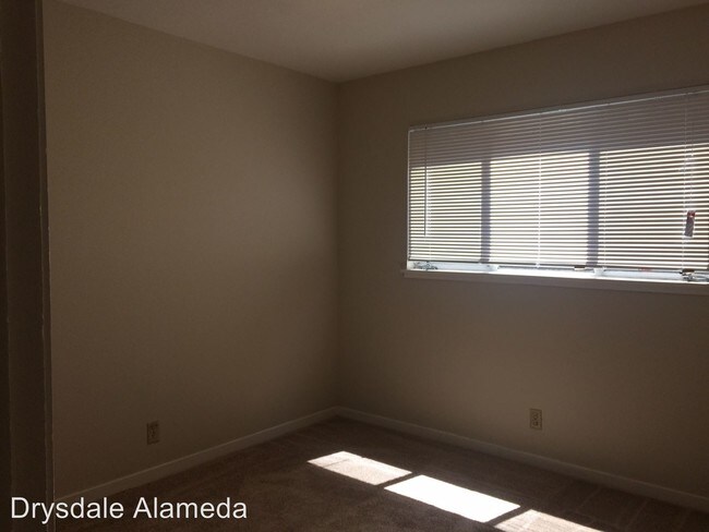 Building Photo - 2043 Buena Vista Ave