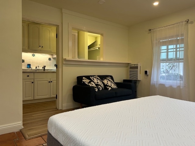 Building Photo - 344 S La Peer Dr