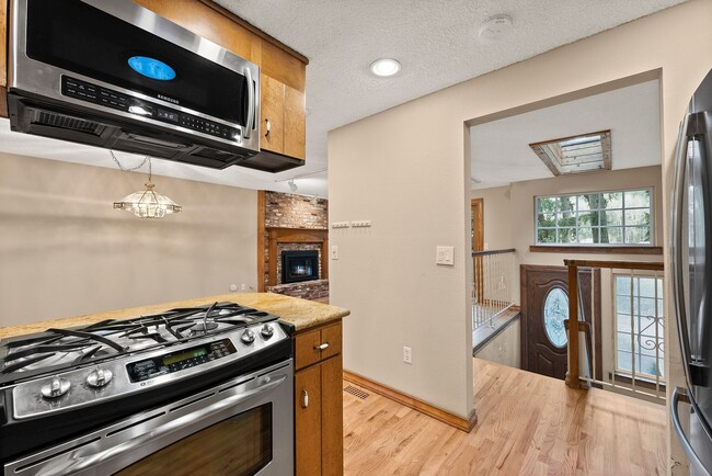 Building Photo - Stunning 4-Bed Gig Harbor Home for Rent | ...