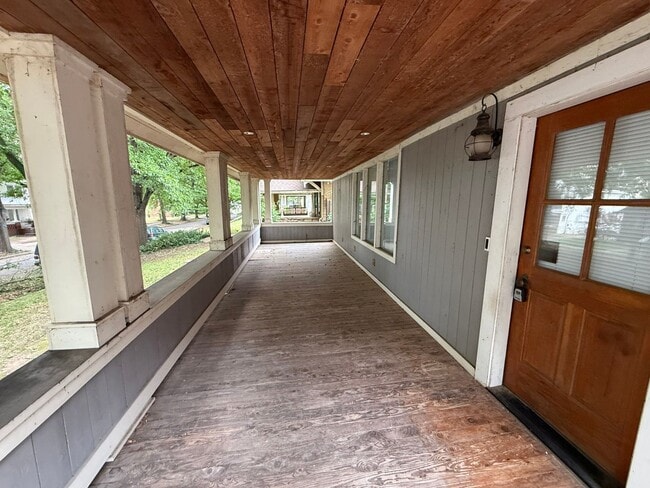 Building Photo - Charming For Lease Opportunity in Historic Carlton Place!