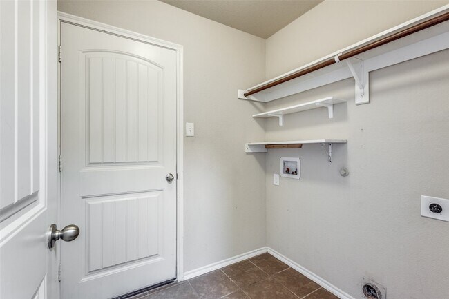 Building Photo - 1101 Rainer Dr