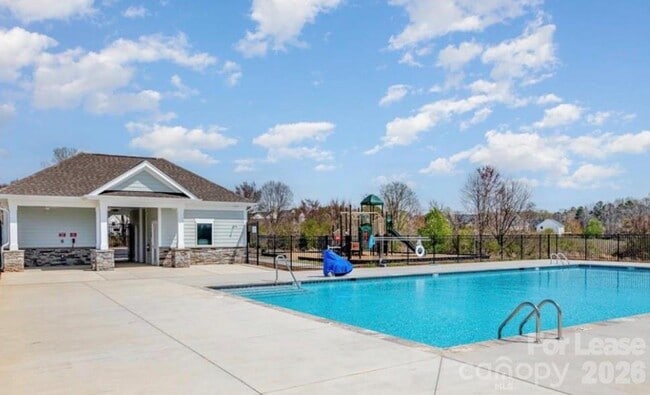 Building Photo - 2011 Weddington Pointe Dr