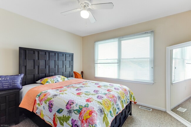 Building Photo - 376 Summerhill Dr