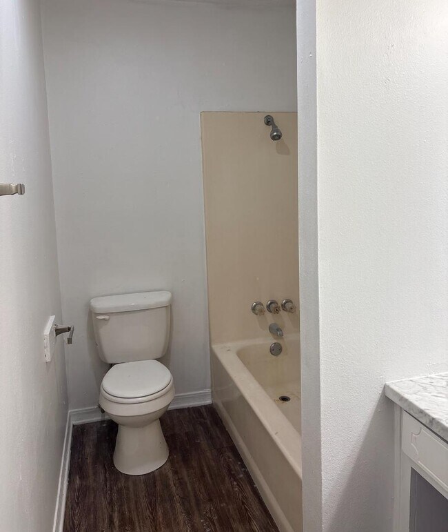 Building Photo - 1812 Meadowgreen Dr