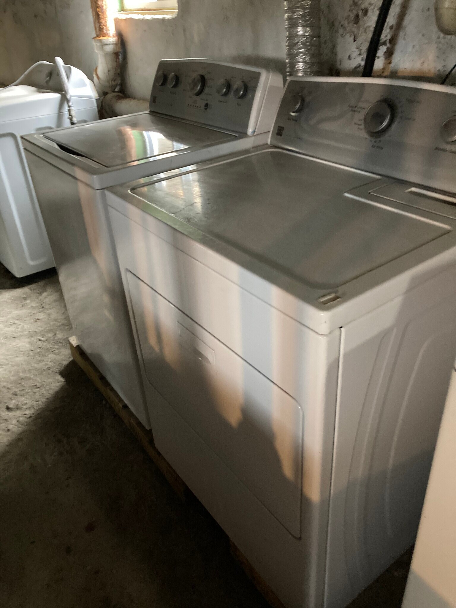 washer/ dryer - 1241 Western Ave