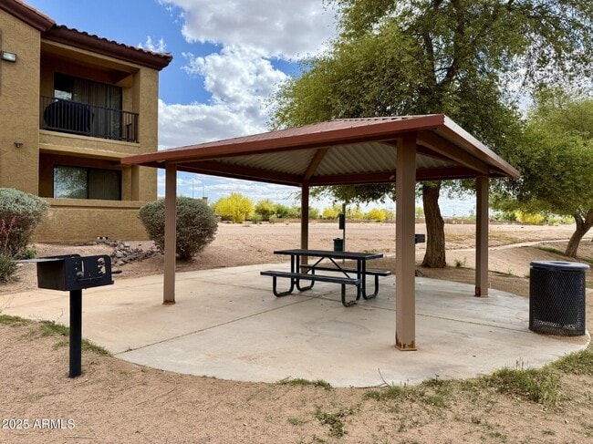 Building Photo - 1456 E 9th St