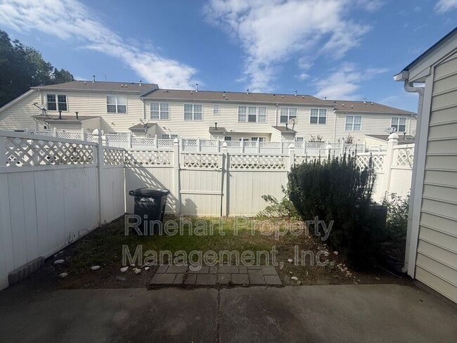 Building Photo - 530 Bent Leaf Ct