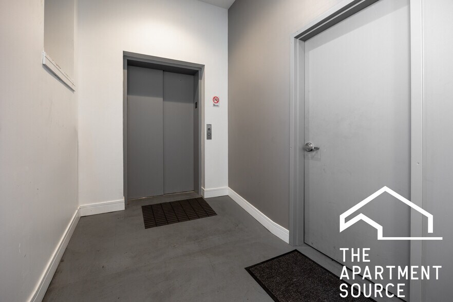 Building Photo - 2500 W Chicago Ave