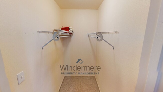 Building Photo - Birch615