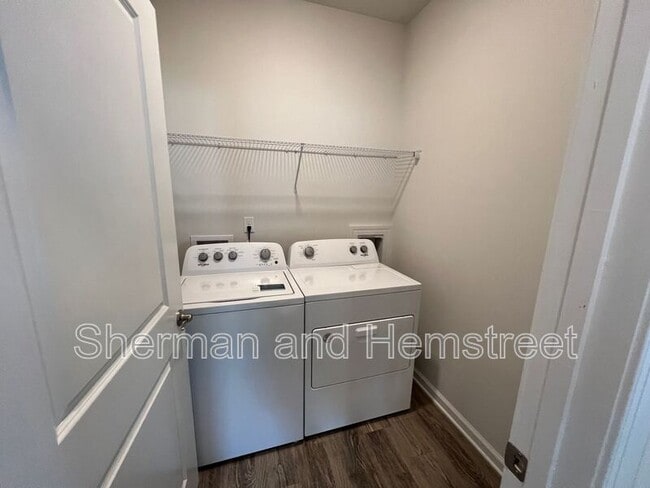 Building Photo - 2016 Lotus Dr