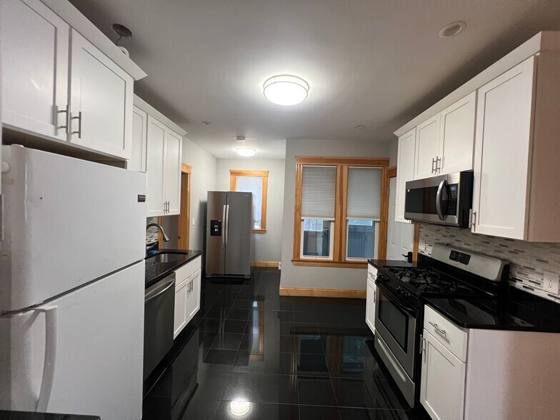 Primary Photo - 152 Winchester St