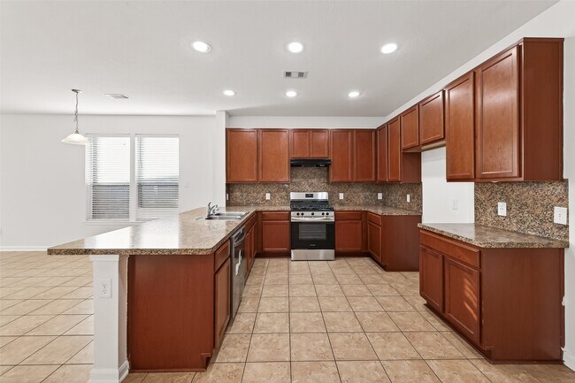 Building Photo - 21015 Blackstone Villa Ln