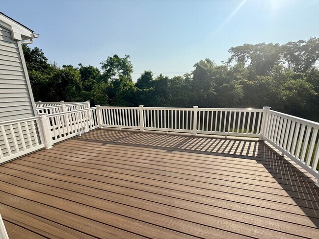 Building Photo - Upscale Millersville Townhouse with garage