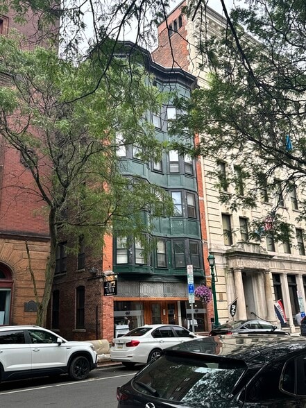 Building Photo - 319 Montgomery St