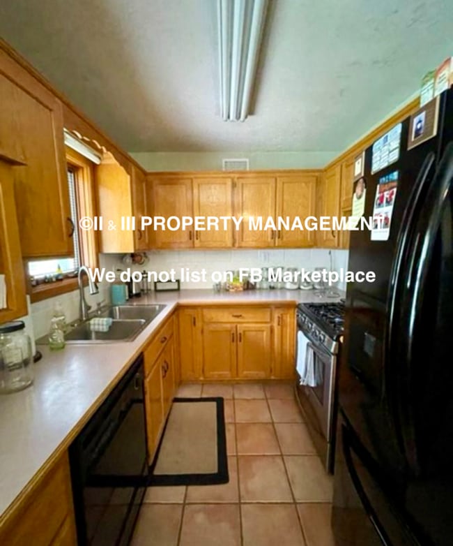 Building Photo - 5921 Hemlock St