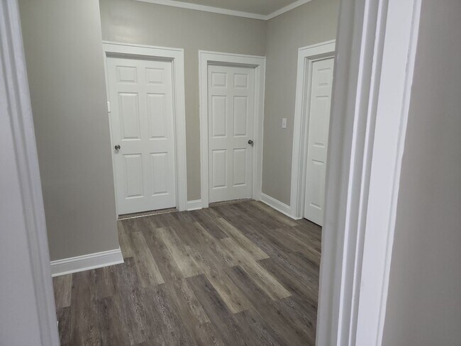 Building Photo - Completely Remodeled Cottage style home fo...