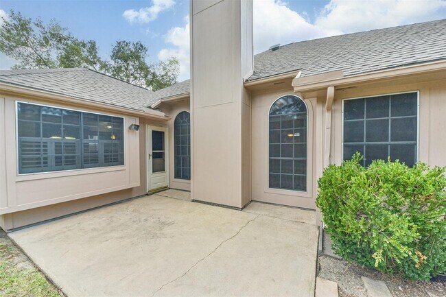 Building Photo - 15002 Chestnut Falls Dr