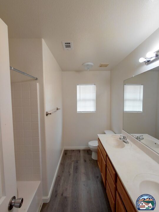 Building Photo - 1019 Olive Way