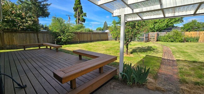 Building Photo - Spacious 3 Bedroom Home in North Corvallis