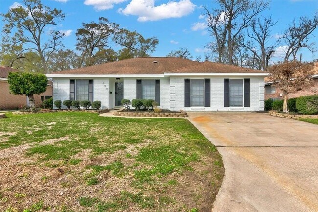 Primary Photo - 108 Sparrow Way