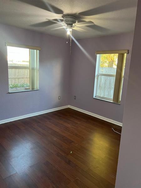 Building Photo - 319 NE 35th Ct