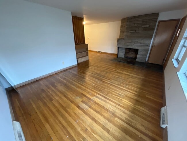 Building Photo - 781-783 S Kellner Rd