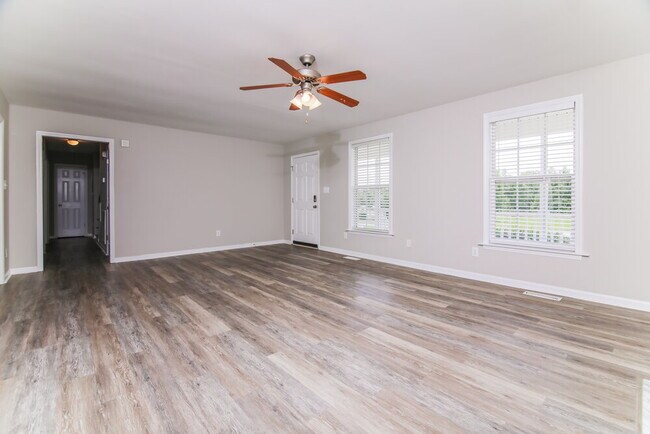 Building Photo - 147 Tralee Dr
