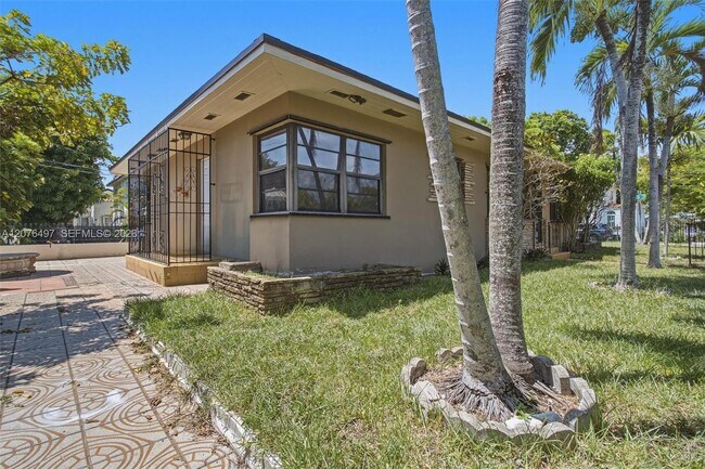 Building Photo - 1200 SW 18th Ave