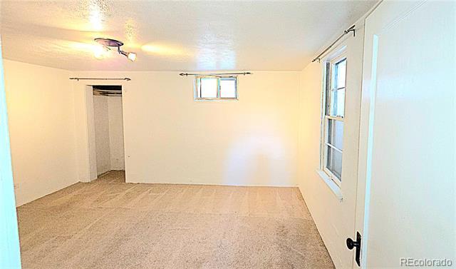 Building Photo - 916 Custer Ave