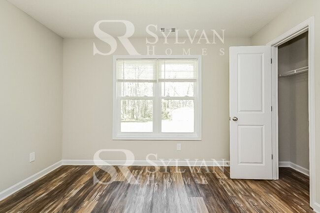 Building Photo - The living is easy in this 3 bedroom, 2 ba...