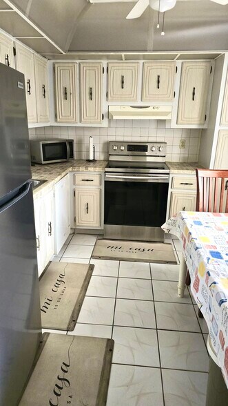 Primary Photo - 2821 Somerset Dr