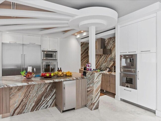 Building Photo - 3917 S Le Jeune Rd