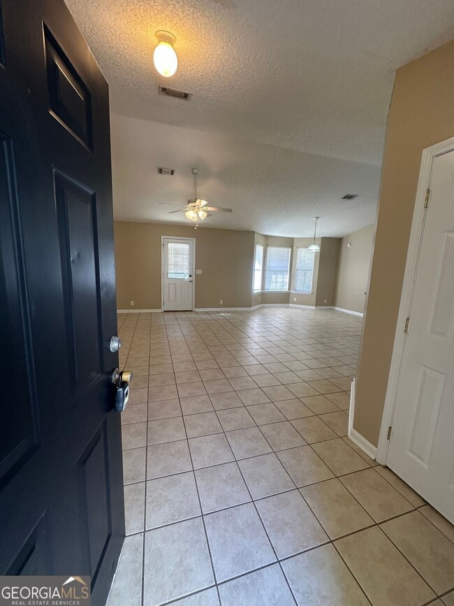 Building Photo - 119 Lake Wisteria Ct