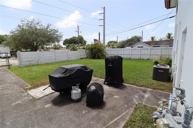 Building Photo - 1206 N 22nd Ave