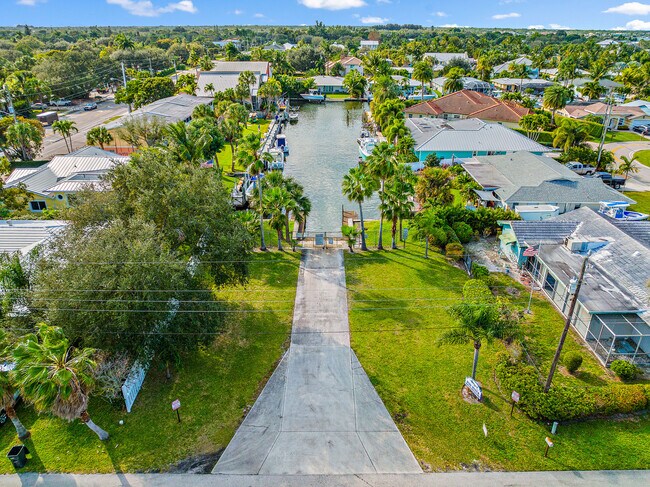 Building Photo - 924 Marlin Dr