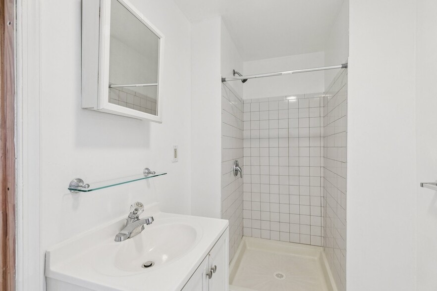 Building Photo - 3379 Frederick St