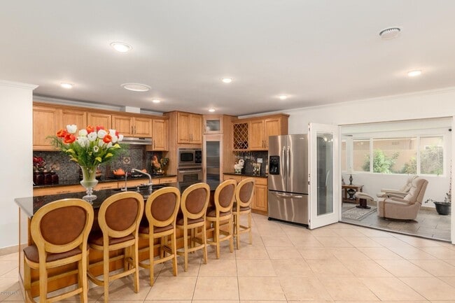 Building Photo - 6825 E Virginia Ave