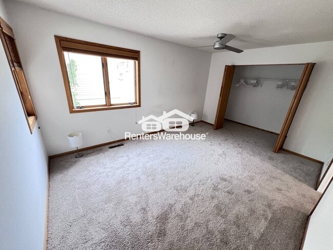 Building Photo - 2852 Kenwood Isles Dr